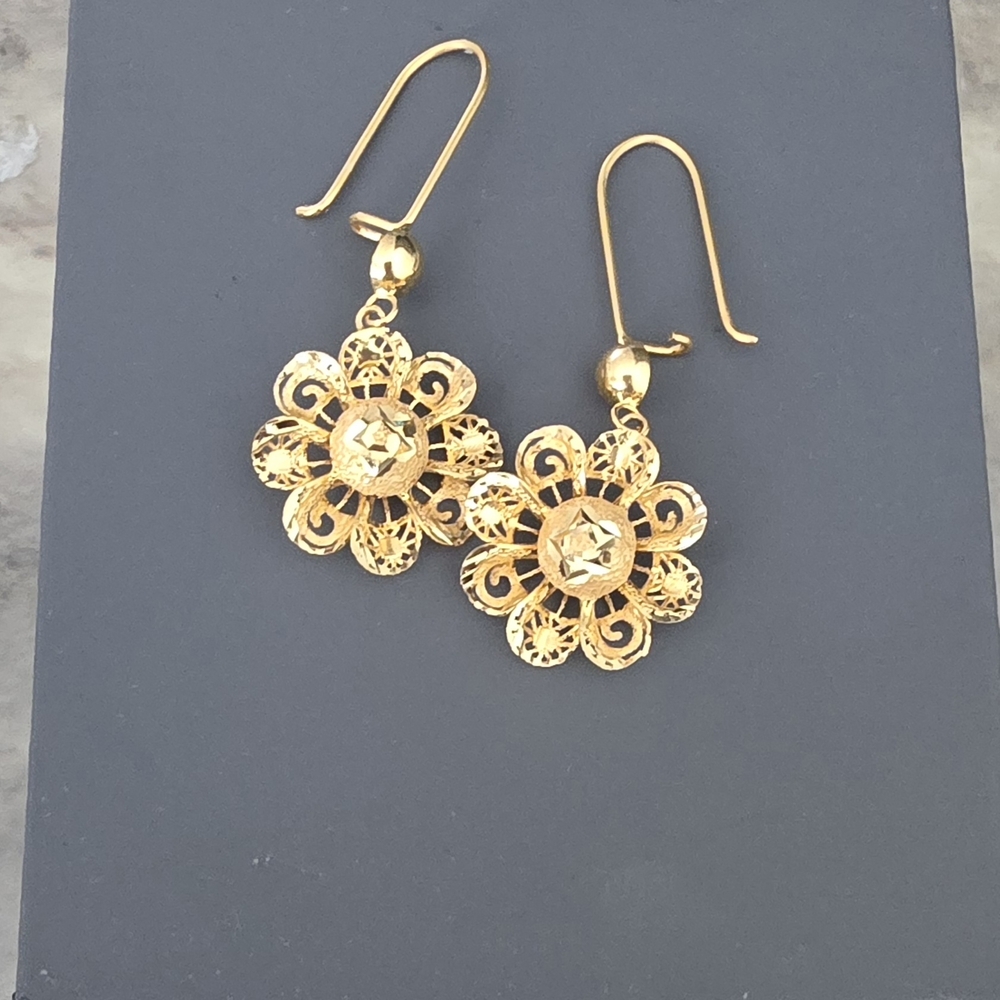 Elegant 21k Gold Floral Earrings